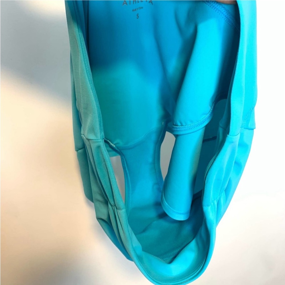 Athleta turquoise swim skirt size S, I never wore it. Moving, time to let it go.